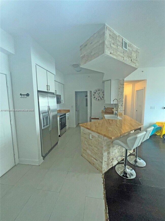 Building Photo - 1830 Radius Dr