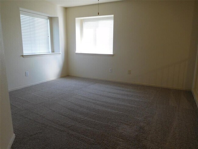 Building Photo - 911 Middle Brook Dr