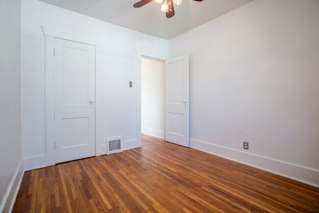 Building Photo - 4336 E Batavia Pl