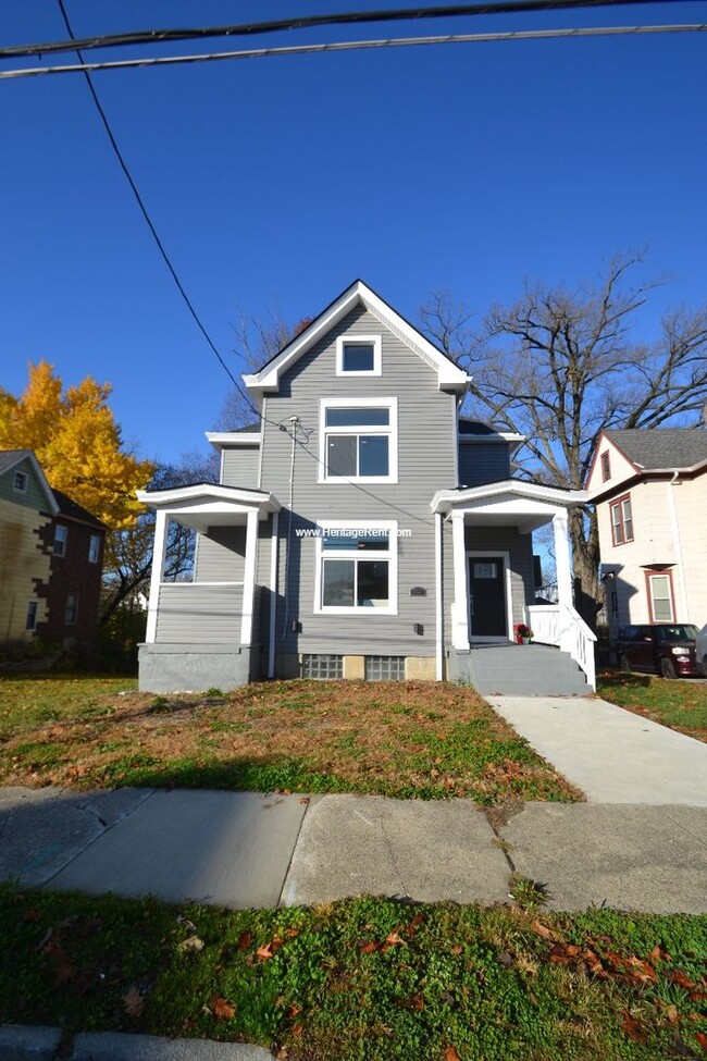 Primary Photo - Lease Purchase for Evanston 5 Bedroom 3 Ba...