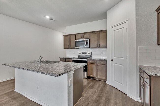 Building Photo - Royce City Home