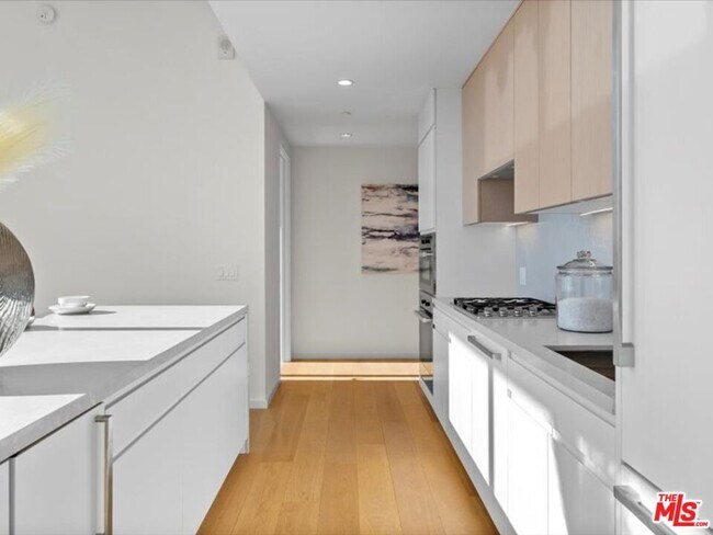 Building Photo - 877 Francisco St