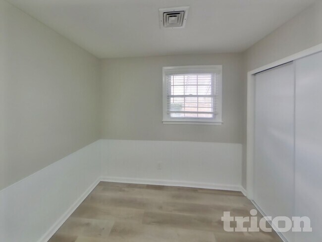 Building Photo - 2840 Mt Vernon Ave