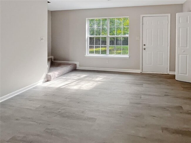 Building Photo - 6640 Saganaw Dr