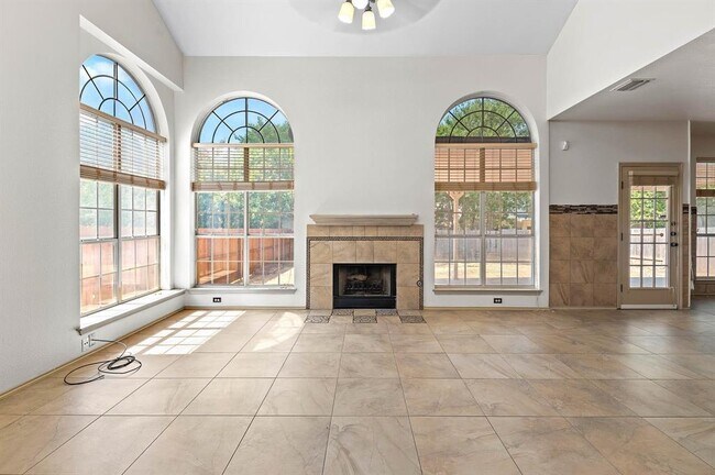 Building Photo - 1601 Chasewood Dr