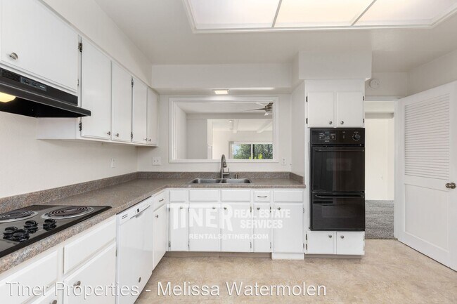 Building Photo - 3 br, 2.5 bath House - 8708 Bluff Lane