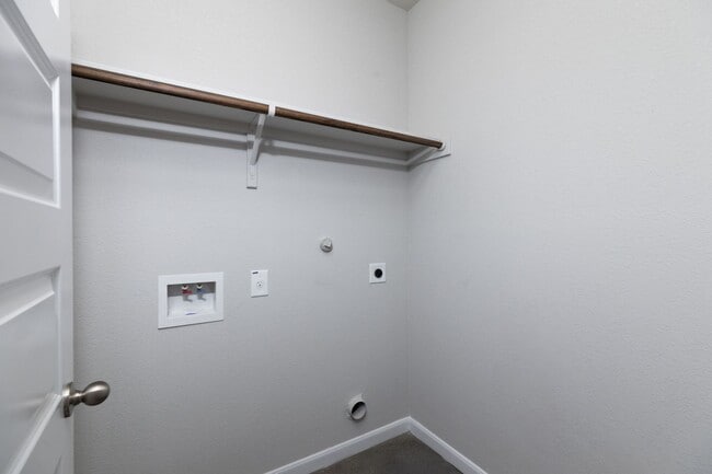Building Photo - 926 Country Club Dr