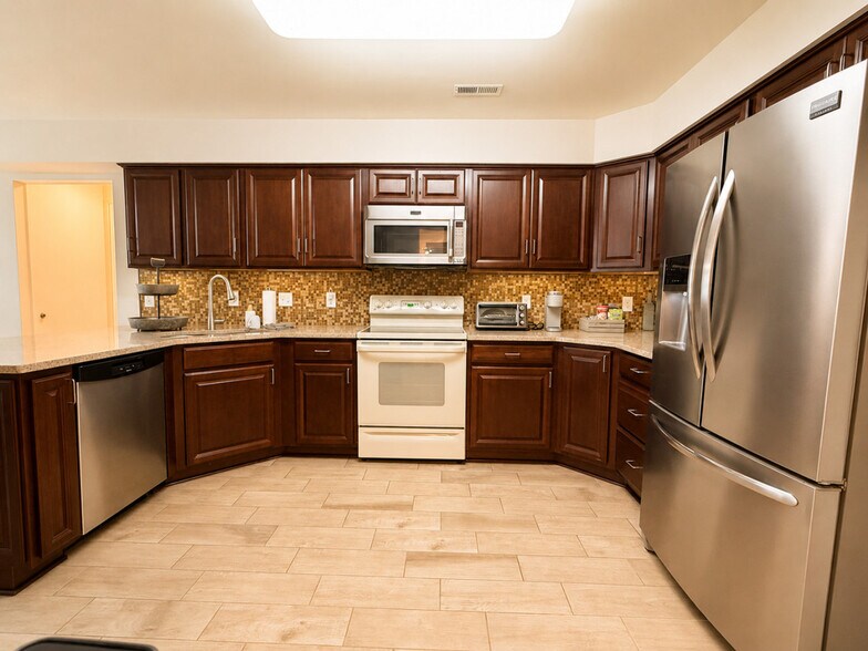 Building Photo - 10300 Rougemont Ln