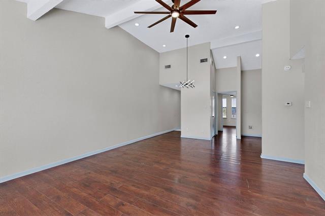 Building Photo - 310 E Amberway Ln