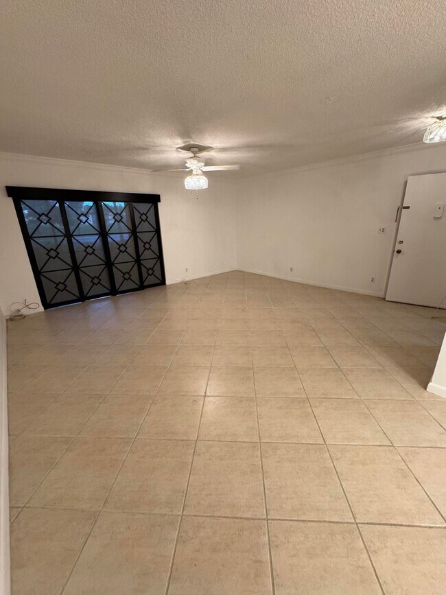 Building Photo - 297 Deer Creek Blvd