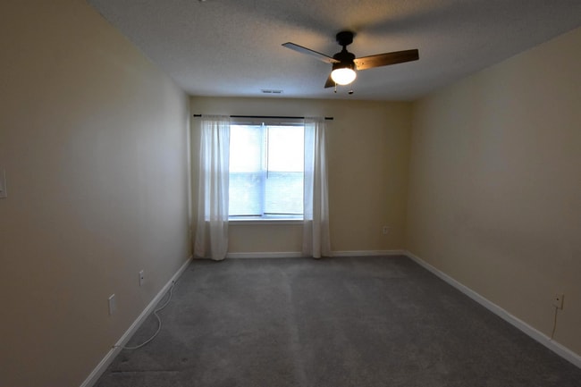 Building Photo - Spacious and Sunlit 2BR/2BA Condo with Por...