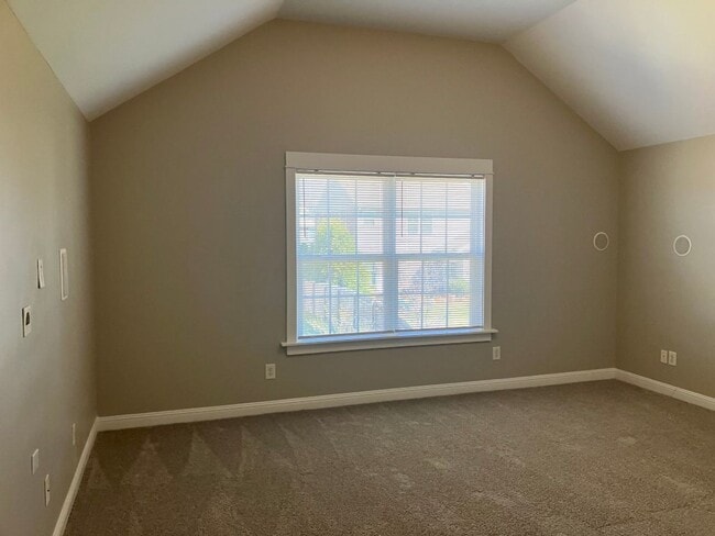 Building Photo - Spacious home in Brentwood