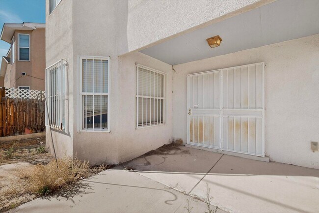 Building Photo - West Side 2/story 3 Bedroom 2.5 Bath 1605/sf 2/CG