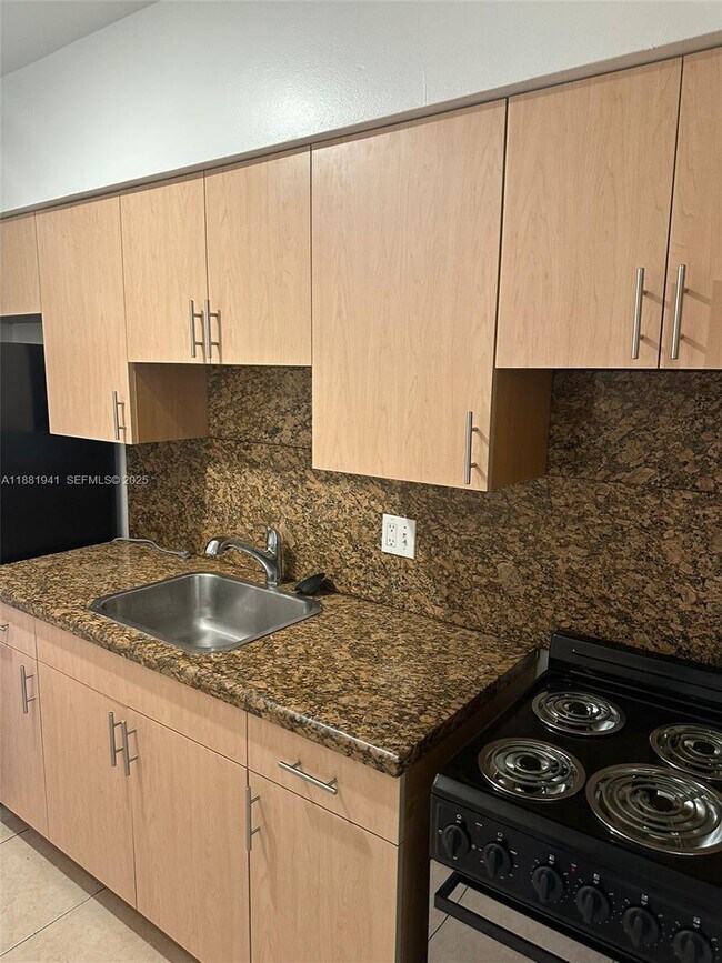 Building Photo - 12605 NE 13th Ave