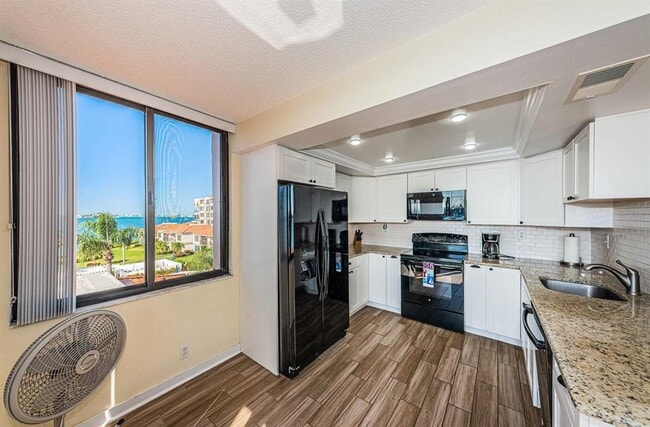 Building Photo - 6357 Bahia Del Mar Blvd S