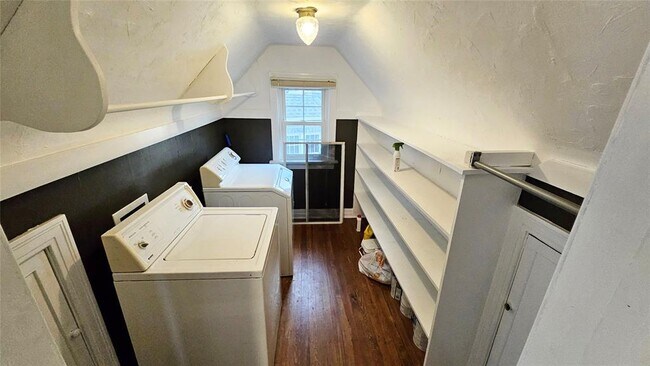 Building Photo - 2108 NW 25th St