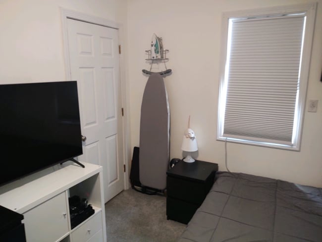 Building Photo - 427 Birdsall Dr