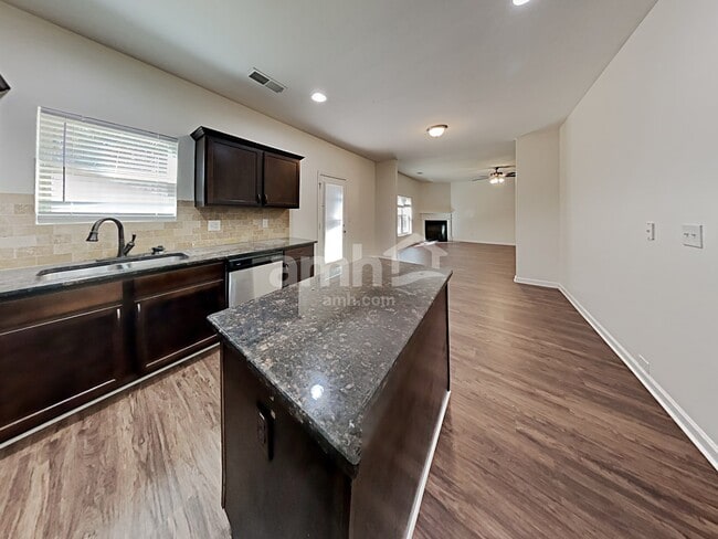 Building Photo - 2311 Foxy Dr