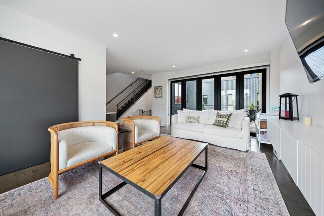 Building Photo - 236 Neruda Ave