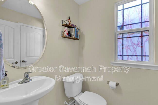 Building Photo - 145 Chapel Lake S