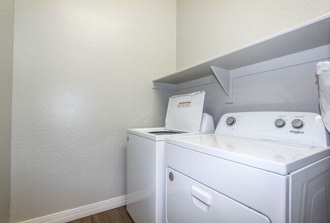 Building Photo - Granville - 3 bedroom home