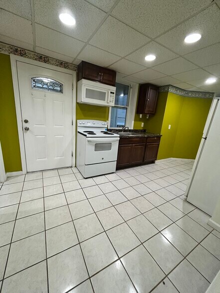 Building Photo - 50 Grand St