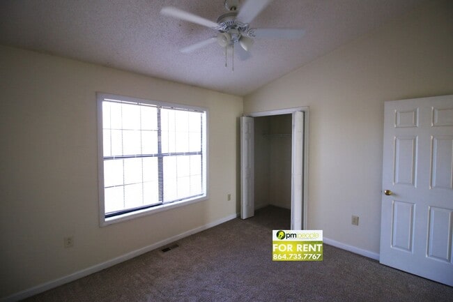 Building Photo - Convenient location