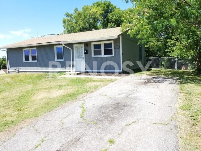 Building Photo - 3 Bedroom, 1 Bath Home For Rent In Kansas City, MO - COMING SOON!