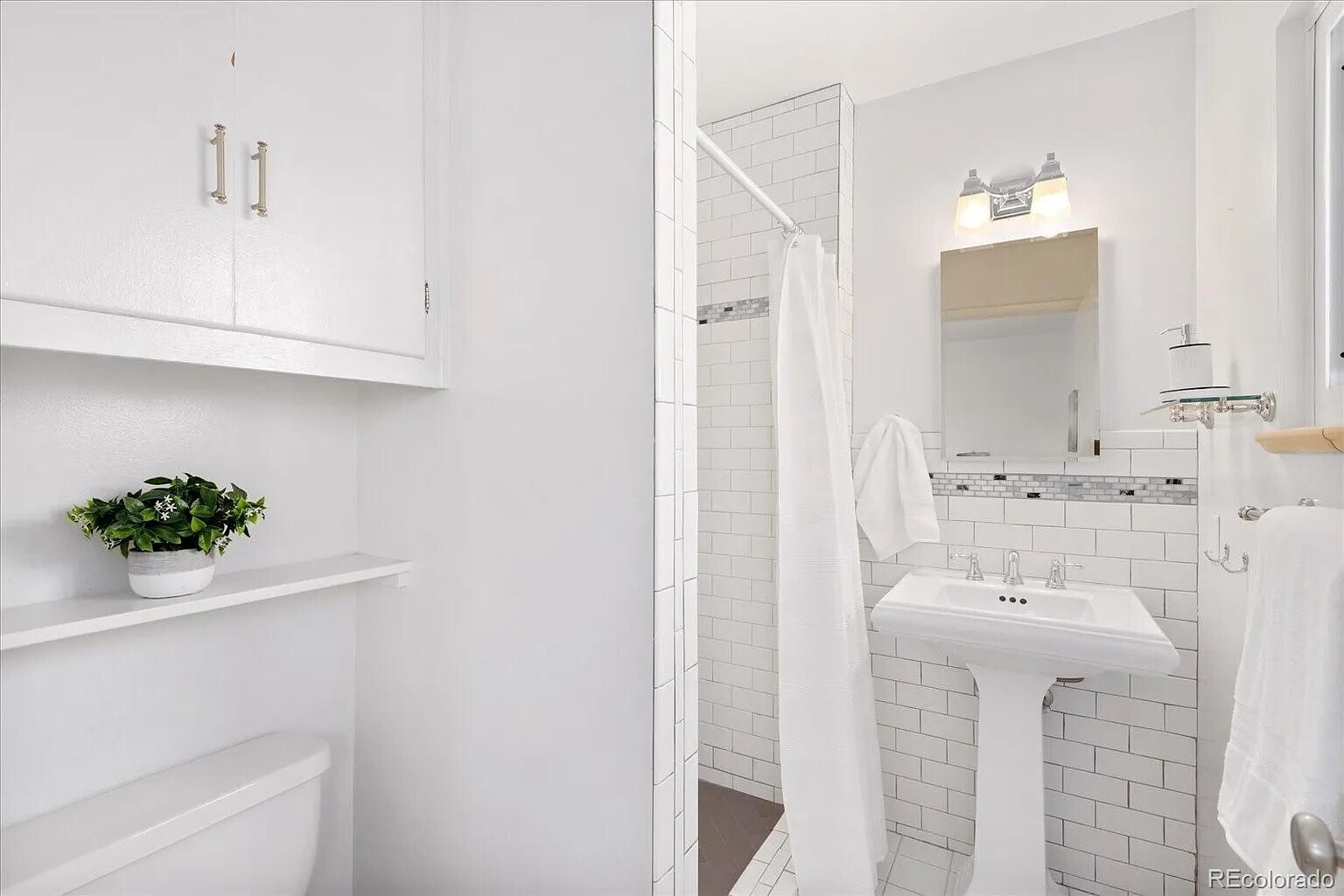 Upstairs Master Bath - 7896 E Jefferson Pl
