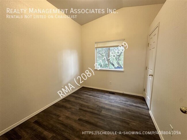 Building Photo - 1351 N Garden St