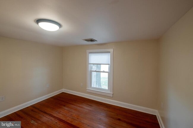 Building Photo - 12475 Rock Point Rd