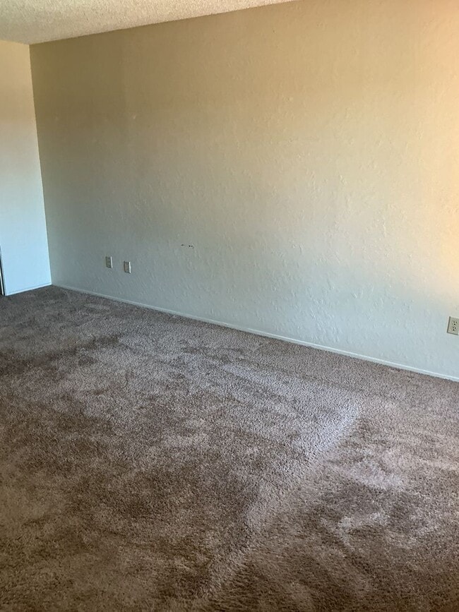 Building Photo - Townhome 3 bedroom 2 bath