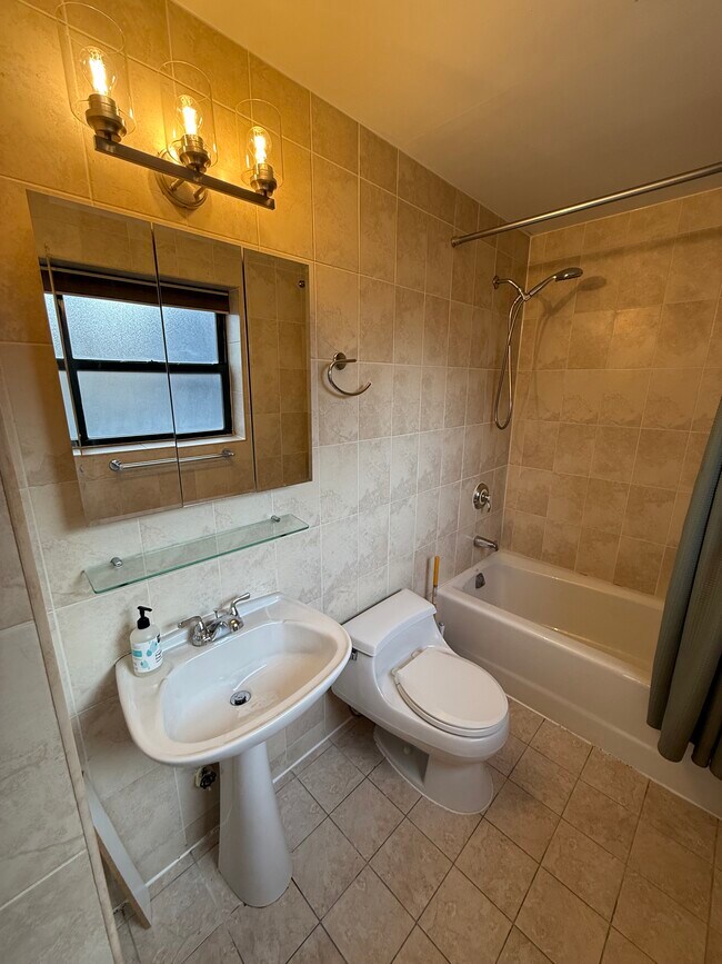 Building Photo - 27-16 41st Ave