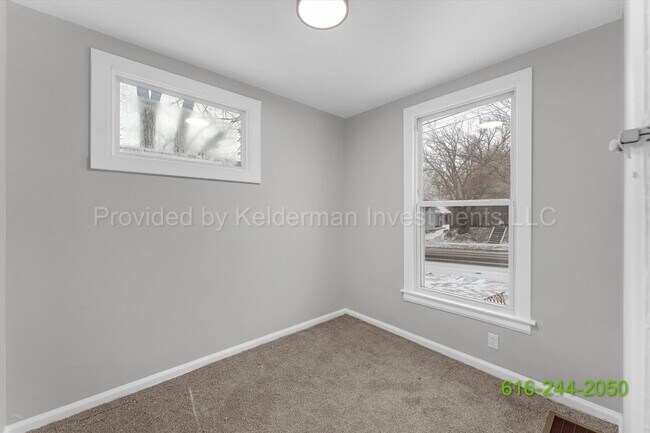 Building Photo - 801 Prospect Ave SE