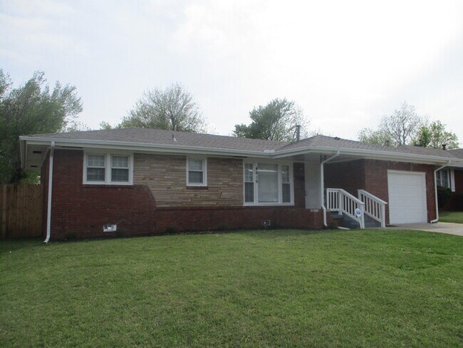 Primary Photo - 4616 NW 16th St