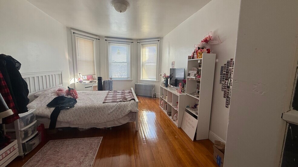 Building Photo - 199 Park Dr