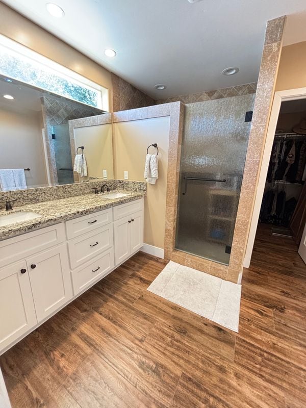 Building Photo - 13758 Lakeview Ct