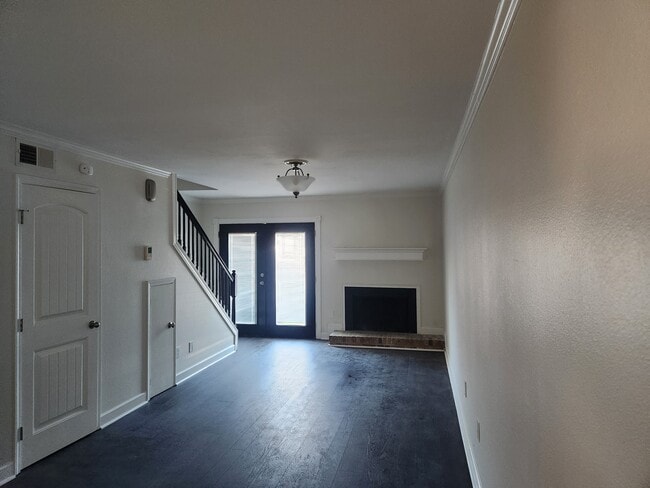 Building Photo - 434 Longwood Ct