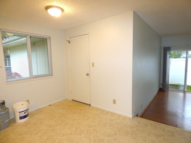 Building Photo - Cumjul05 - 1053-1055 Lansford Dr SE