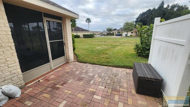 Building Photo - 9 Doral Dr