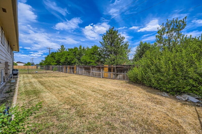 Building Photo - 6652 Provincial Dr