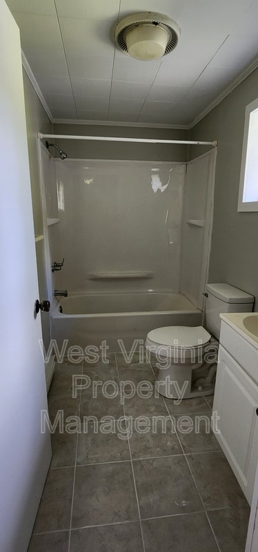 Building Photo - 112 Breezemont Ln