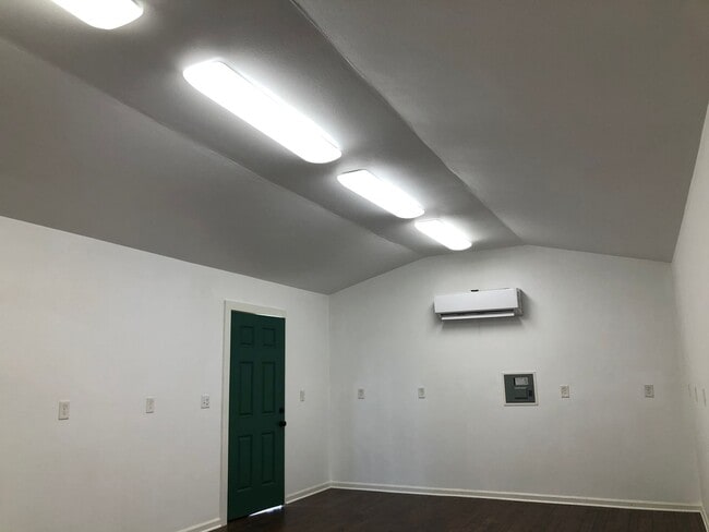 Building Photo - Corner Lot close to Barksdale Airforce Base with Bonus Room in back yard..