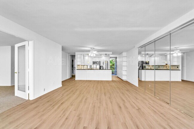 Building Photo - 3916 Riviera Dr