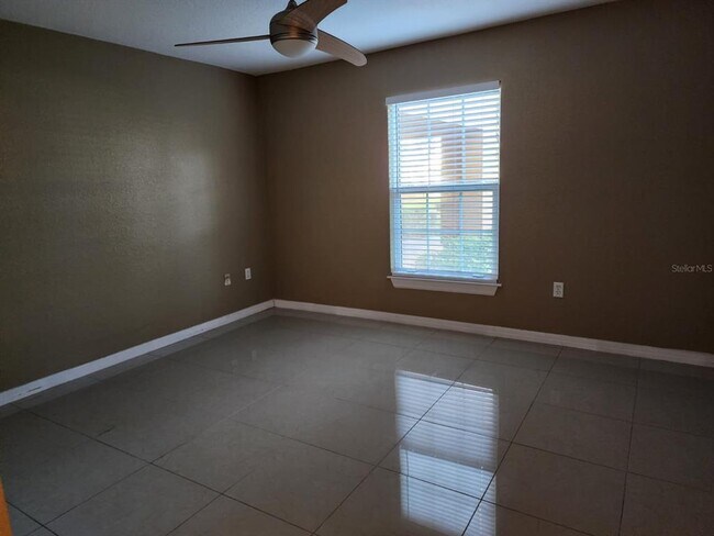 Building Photo - 5483 Vineland Rd