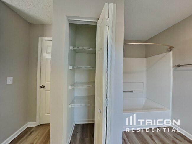 Building Photo - 3622 Evanston Way