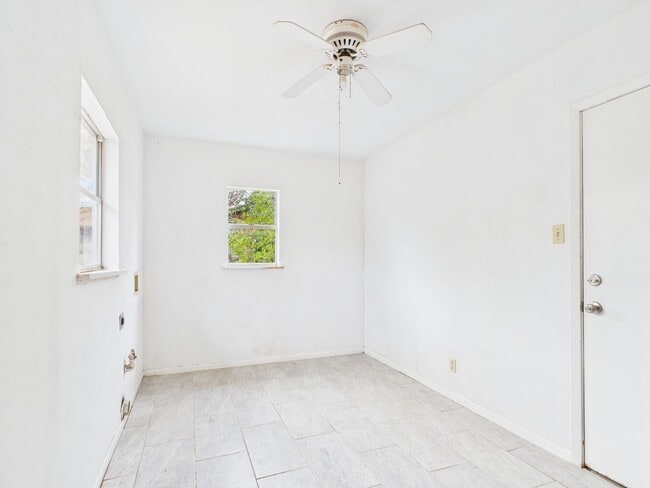 Building Photo - Established Nieghborhood