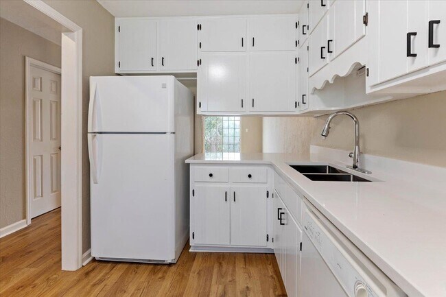 Building Photo - 1573 Jacks Dr