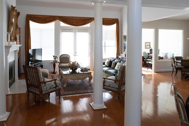 Building Photo - 6801 Winterberry Dr
