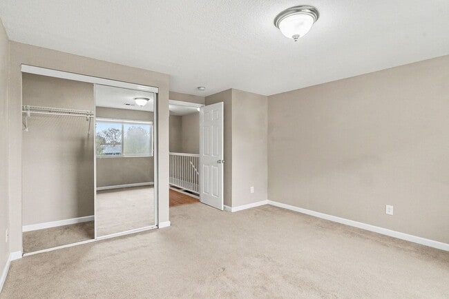 Building Photo - 2 Bedroom Townhome is Wheat Ridge!